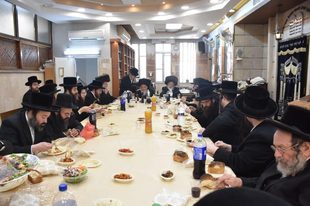 גלריה: שמחת הברית לנין אדמו"ר מנארול ונכד האדמו"ר מספינקא