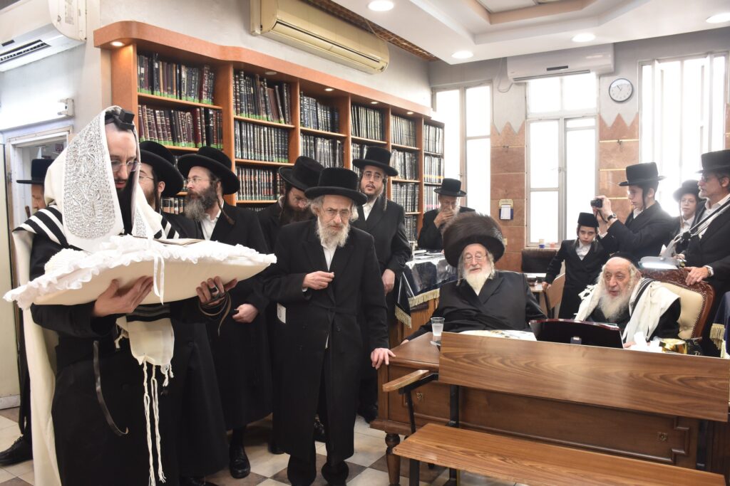 גלריה: שמחת הברית לנין אדמו"ר מנארול ונכד האדמו"ר מספינקא