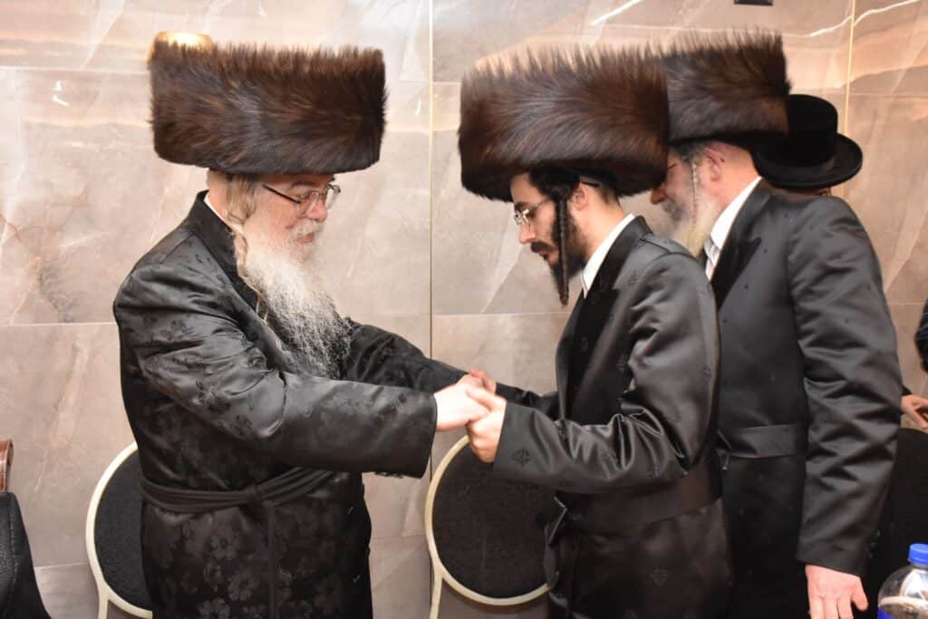 גלריה: בחצרות נארול טשאקאווא בית שמש חגגו שבע ברכות