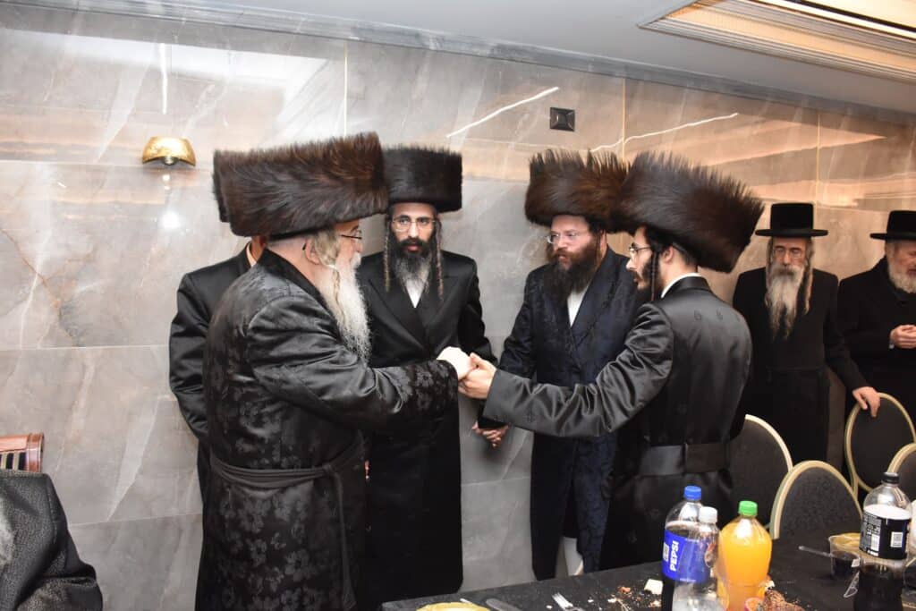 גלריה: בחצרות נארול טשאקאווא בית שמש חגגו שבע ברכות