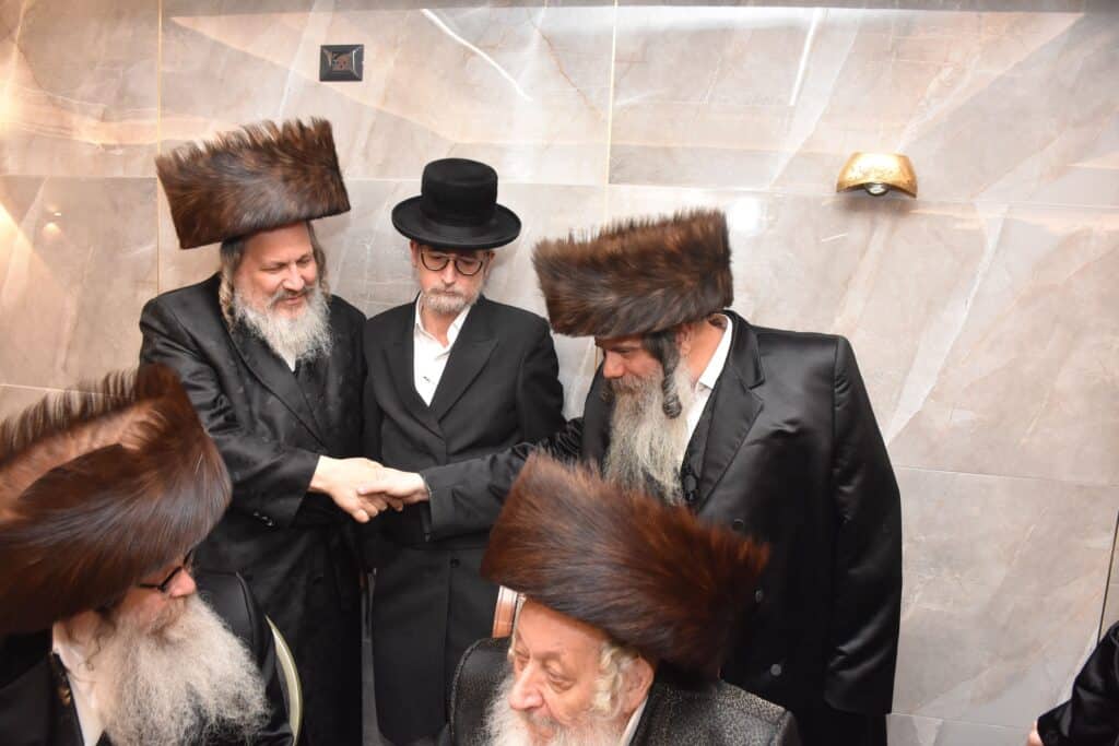 גלריה: בחצרות נארול טשאקאווא בית שמש חגגו שבע ברכות