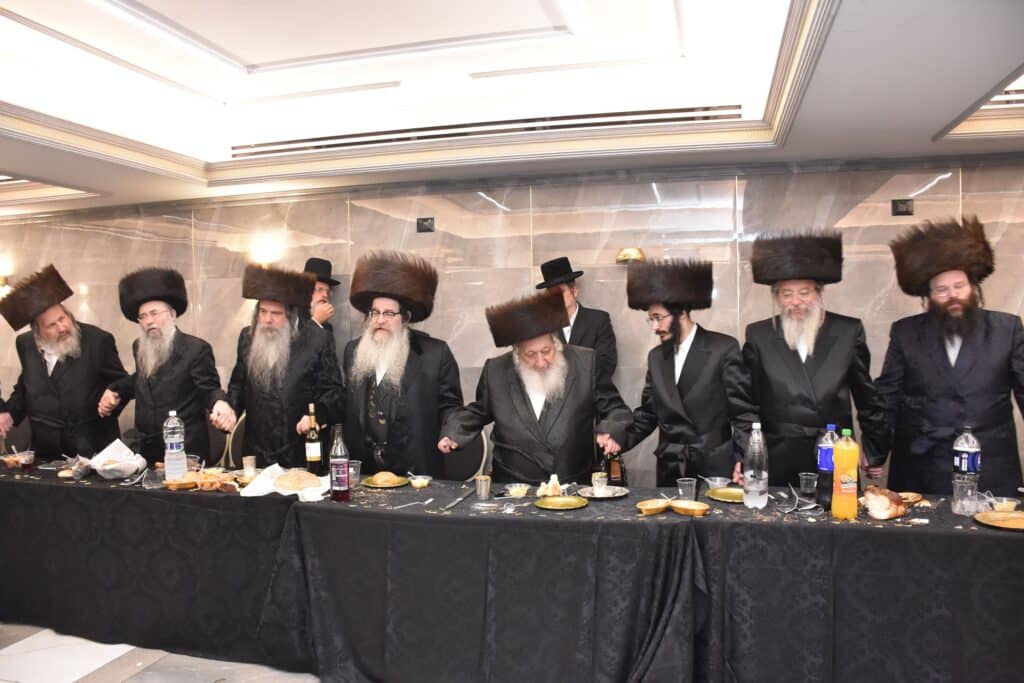 גלריה: בחצרות נארול טשאקאווא בית שמש חגגו שבע ברכות