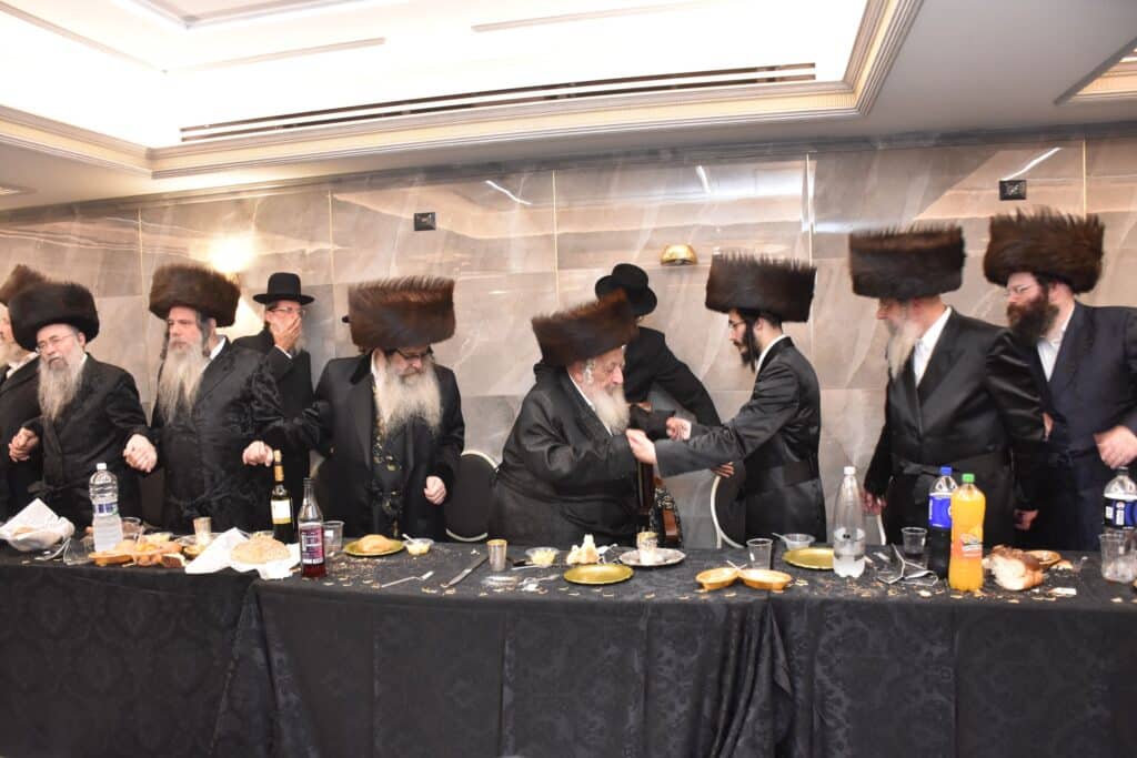 גלריה: בחצרות נארול טשאקאווא בית שמש חגגו שבע ברכות