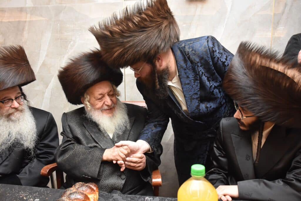 גלריה: בחצרות נארול טשאקאווא בית שמש חגגו שבע ברכות