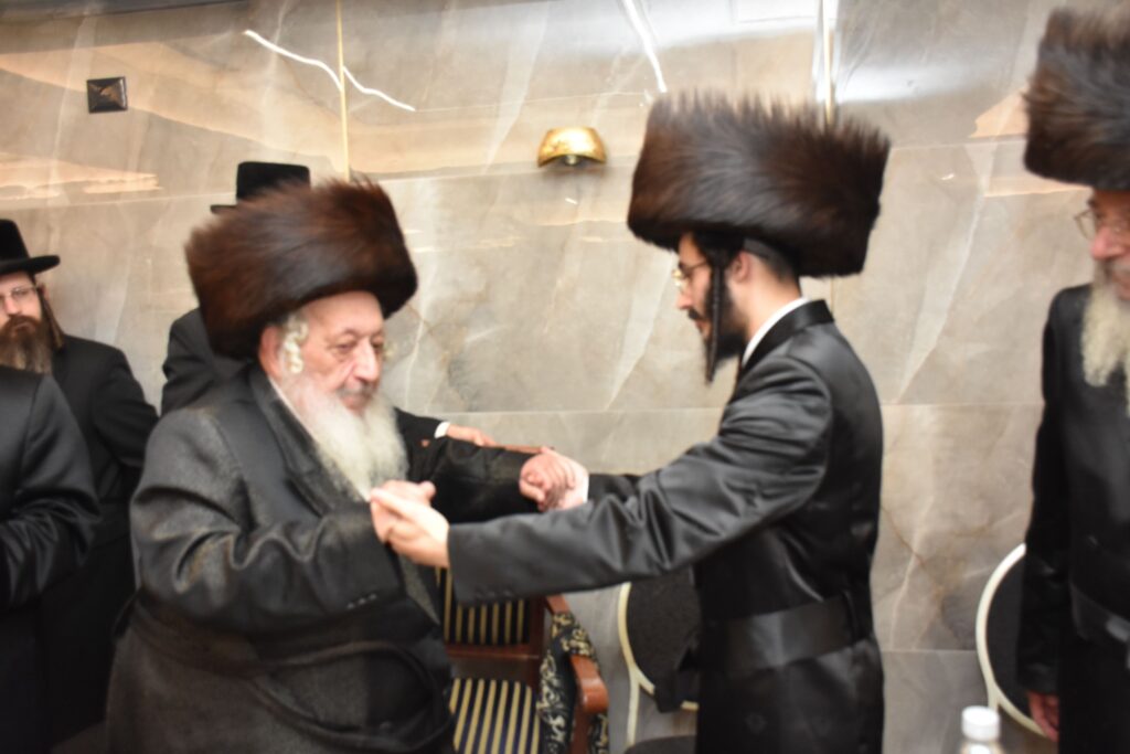 גלריה: בחצרות נארול טשאקאווא בית שמש חגגו שבע ברכות