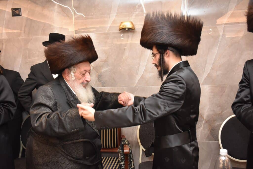 גלריה: בחצרות נארול טשאקאווא בית שמש חגגו שבע ברכות