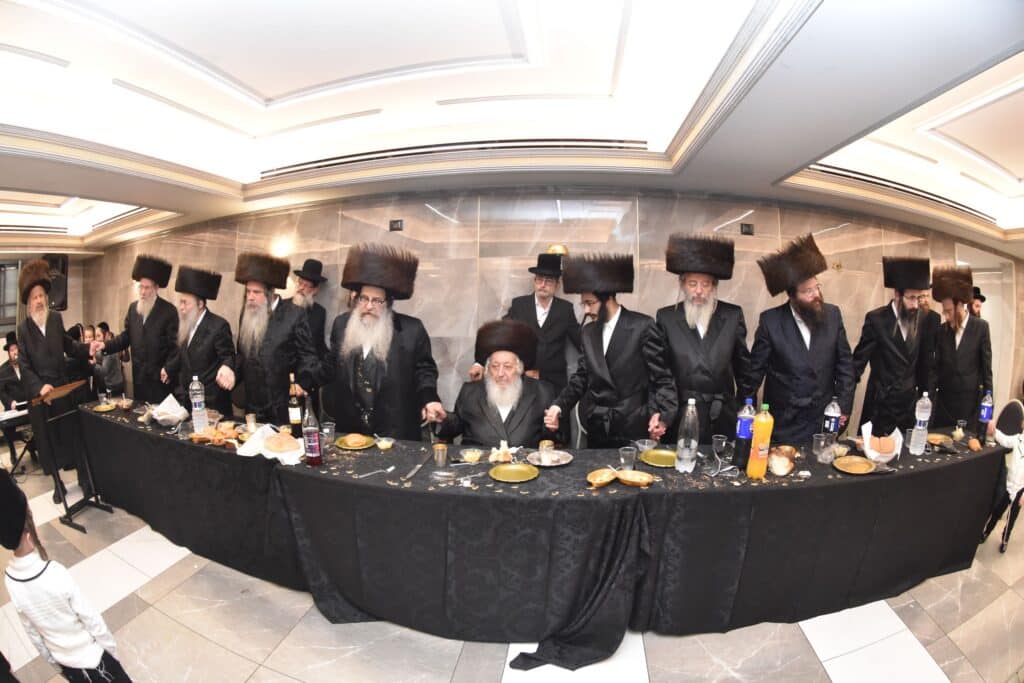 גלריה: בחצרות נארול טשאקאווא בית שמש חגגו שבע ברכות