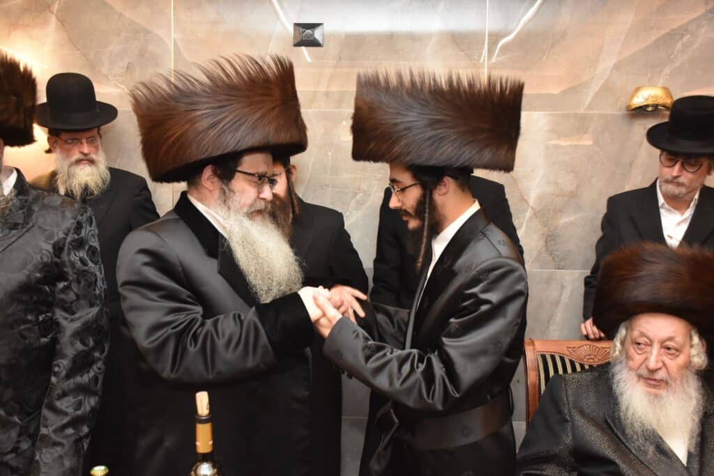 גלריה: בחצרות נארול טשאקאווא בית שמש חגגו שבע ברכות