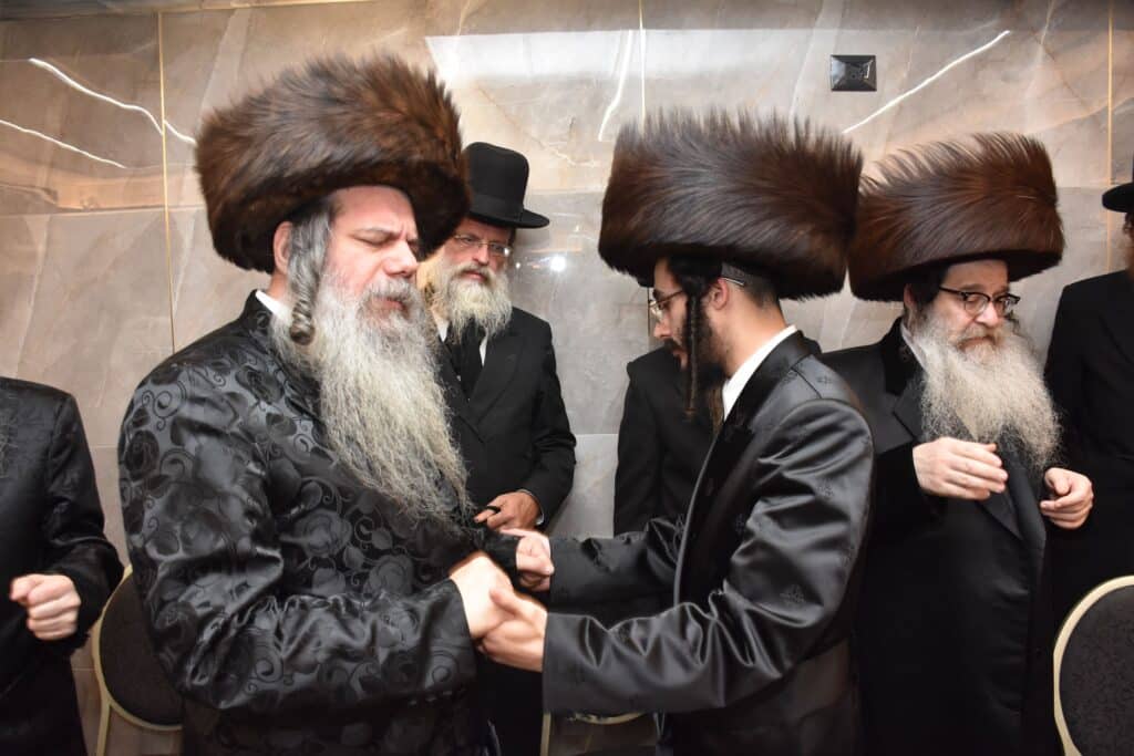 גלריה: בחצרות נארול טשאקאווא בית שמש חגגו שבע ברכות