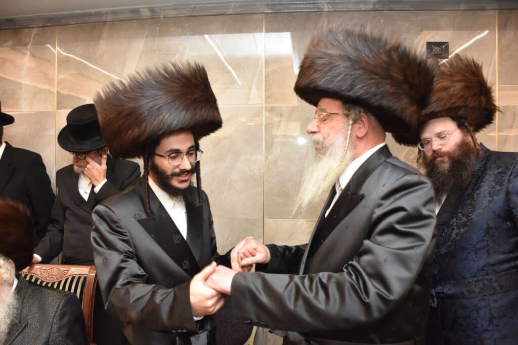 גלריה: בחצרות נארול טשאקאווא בית שמש חגגו שבע ברכות