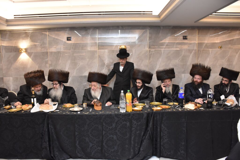 גלריה: בחצרות נארול טשאקאווא בית שמש חגגו שבע ברכות