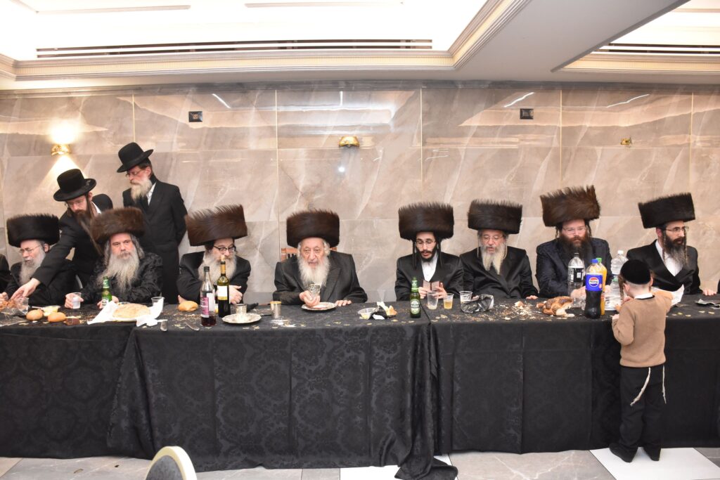 גלריה: בחצרות נארול טשאקאווא בית שמש חגגו שבע ברכות