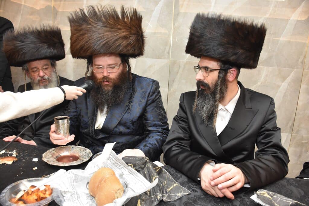 גלריה: בחצרות נארול טשאקאווא בית שמש חגגו שבע ברכות