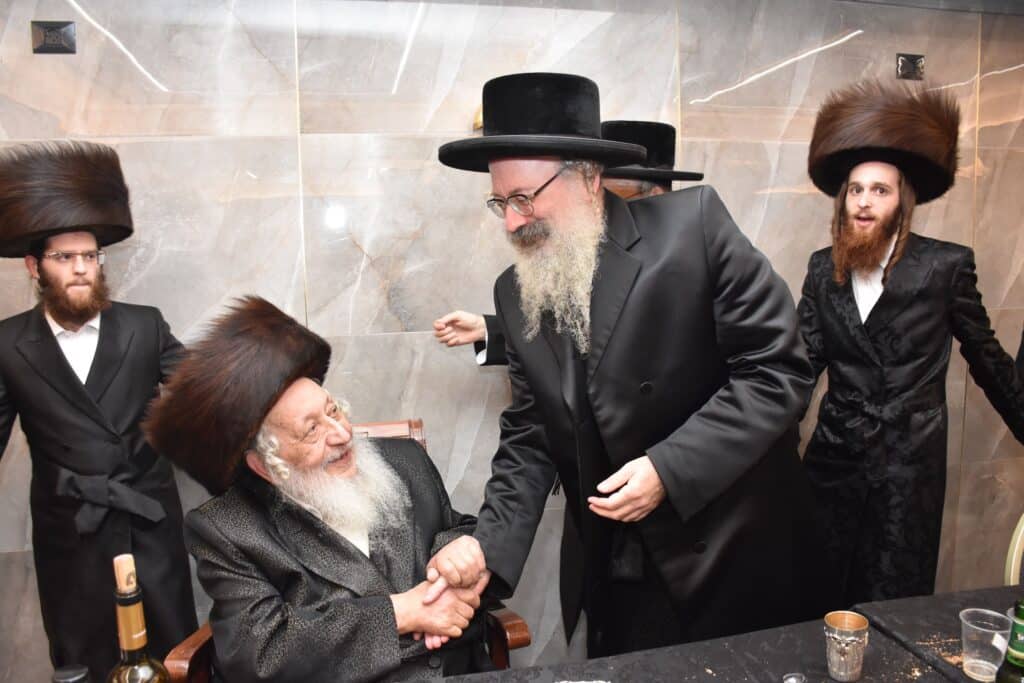 גלריה: בחצרות נארול טשאקאווא בית שמש חגגו שבע ברכות