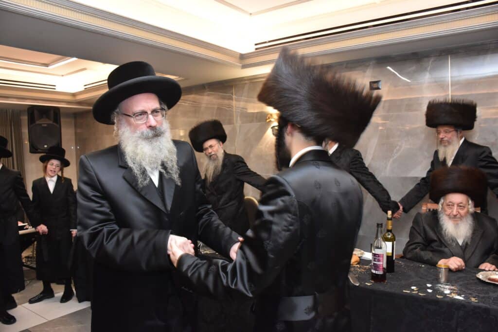 גלריה: בחצרות נארול טשאקאווא בית שמש חגגו שבע ברכות