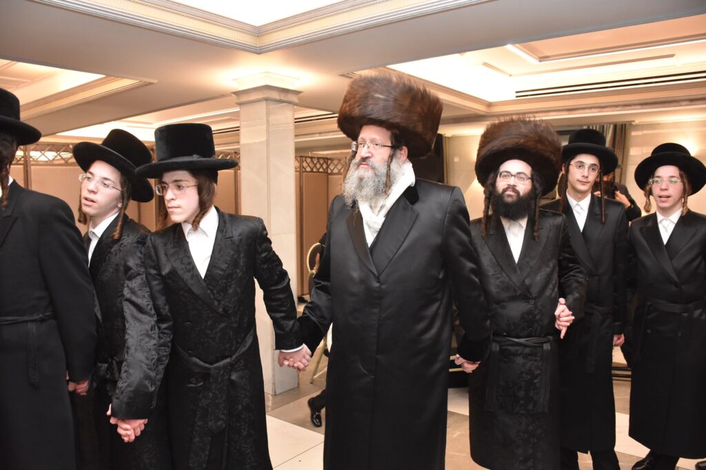 גלריה: בחצרות נארול טשאקאווא בית שמש חגגו שבע ברכות