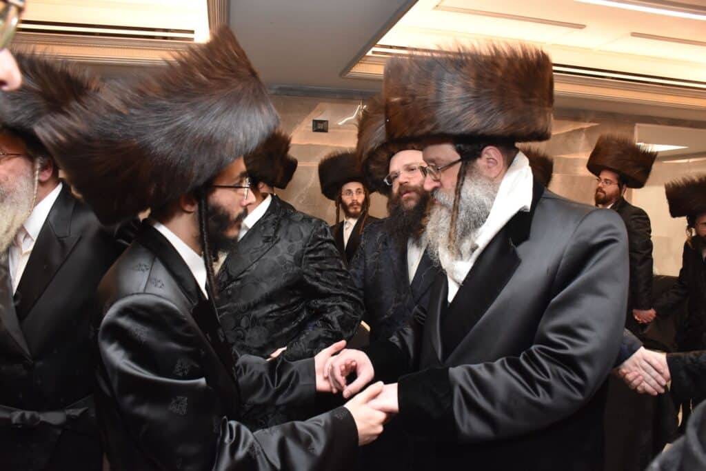 גלריה: בחצרות נארול טשאקאווא בית שמש חגגו שבע ברכות