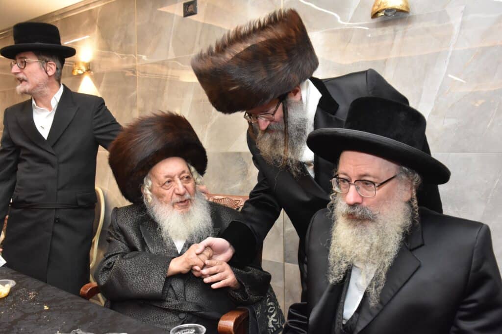 גלריה: בחצרות נארול טשאקאווא בית שמש חגגו שבע ברכות