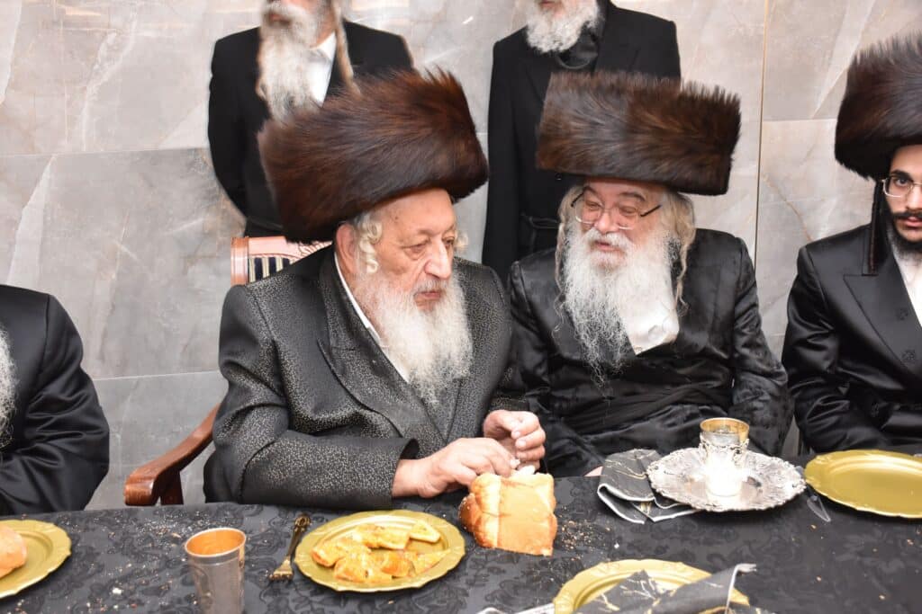 גלריה: בחצרות נארול טשאקאווא בית שמש חגגו שבע ברכות