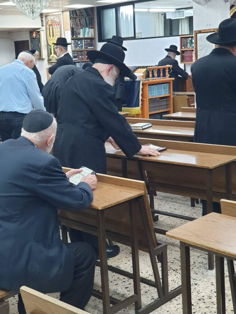 בשמחת החתונה: הגר"ד קוק בירך שהחיינו על שני גיסיו