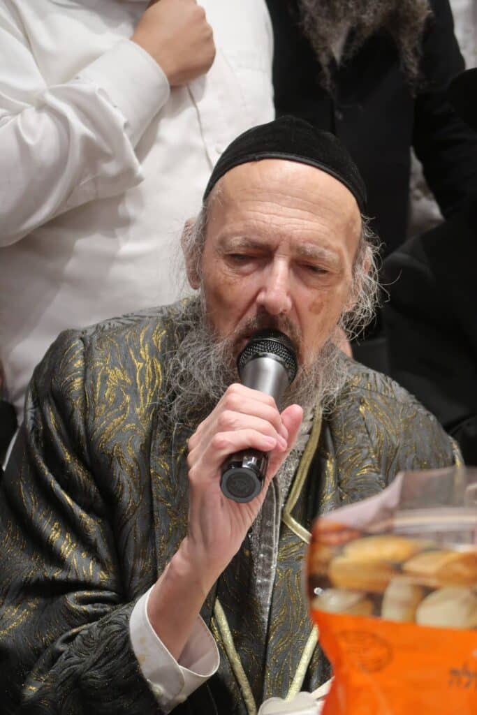 בשמחת החתונה: הגר"ד קוק בירך שהחיינו על שני גיסיו