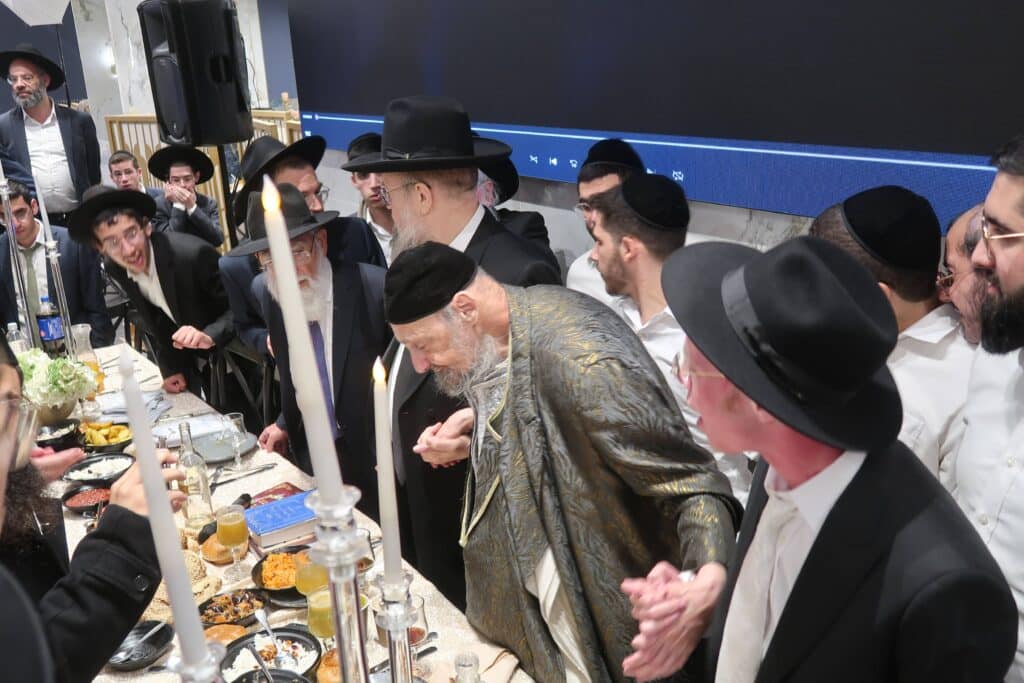 בשמחת החתונה: הגר"ד קוק בירך שהחיינו על שני גיסיו