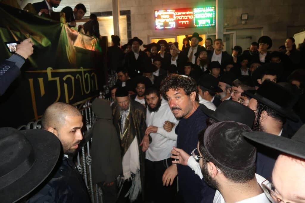 בשמחת החתונה: הגר"ד קוק בירך שהחיינו על שני גיסיו