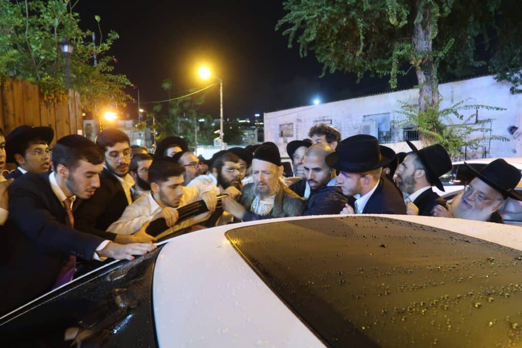 בשמחת החתונה: הגר"ד קוק בירך שהחיינו על שני גיסיו