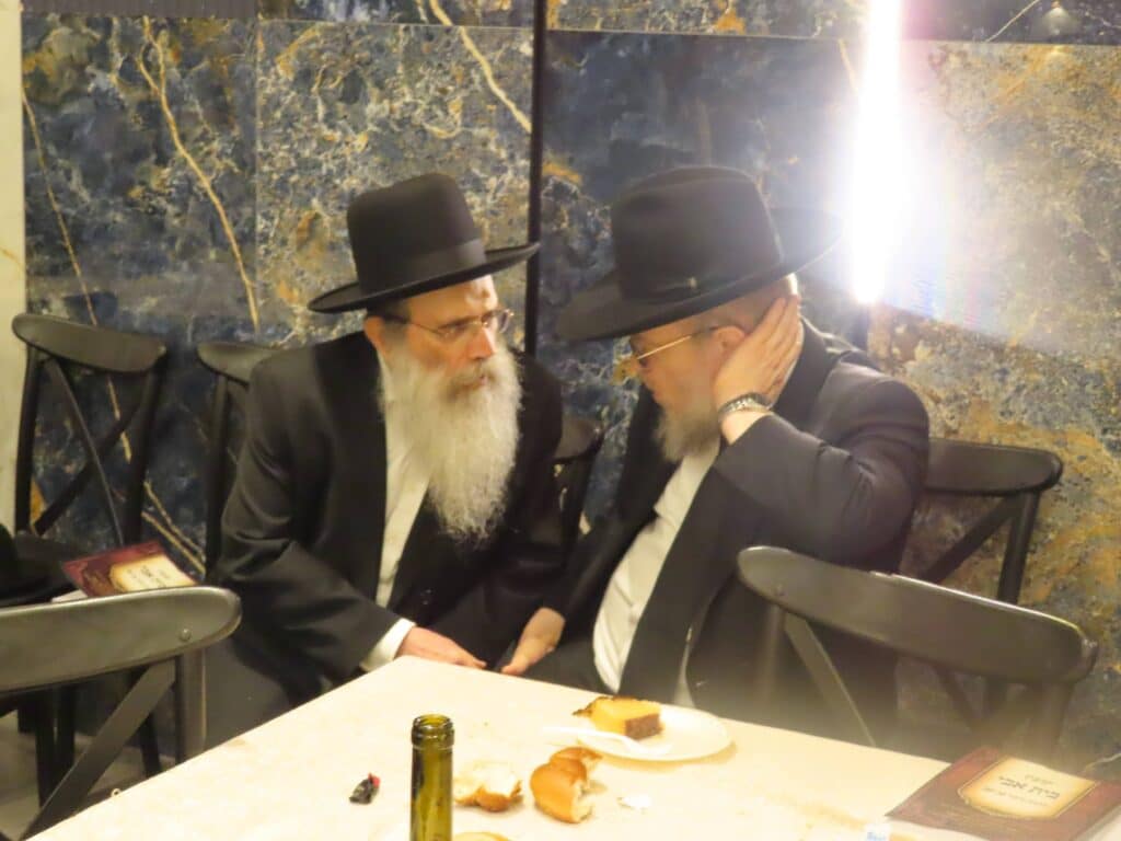 בשמחת החתונה: הגר"ד קוק בירך שהחיינו על שני גיסיו