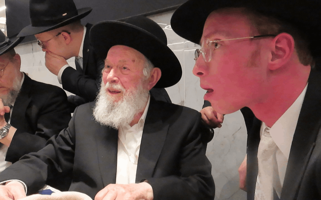 בשמחת החתונה: הגר"ד קוק בירך שהחיינו על שני גיסיו