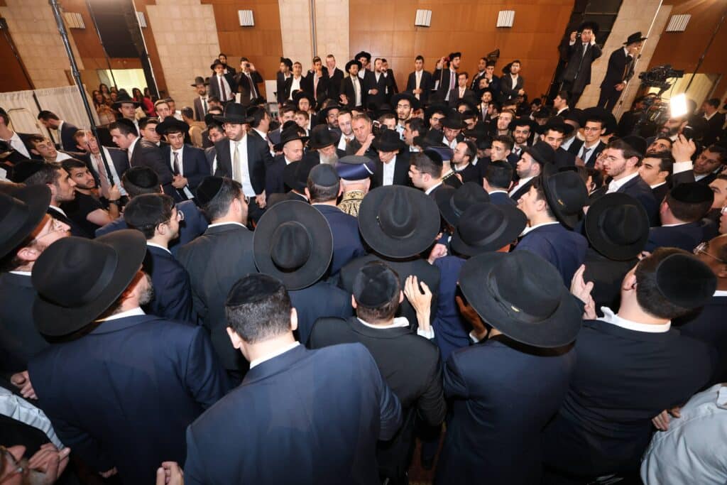 קול רינה וישועה באהלי צדיקים: שמחת נישואי נכדת הראשונים לציון