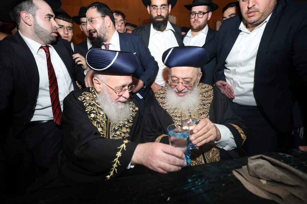 קול רינה וישועה באהלי צדיקים: שמחת נישואי נכדת הראשונים לציון