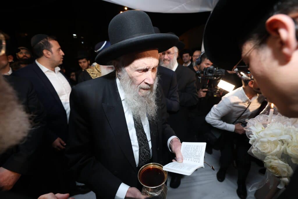 קול רינה וישועה באהלי צדיקים: שמחת נישואי נכדת הראשונים לציון