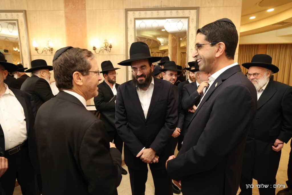 היועץ החרדי לנשיא ערך ברית לבנו - כמעט כולם התייצבו היועץ החרדי לנשיא ערך ברית לבנו - כמעט כולם התייצבו