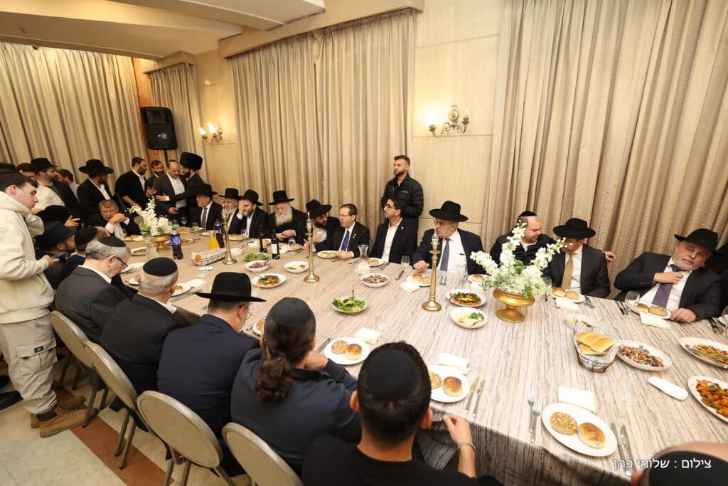 היועץ החרדי לנשיא ערך ברית לבנו - כמעט כולם התייצבו היועץ החרדי לנשיא ערך ברית לבנו - כמעט כולם התייצבו