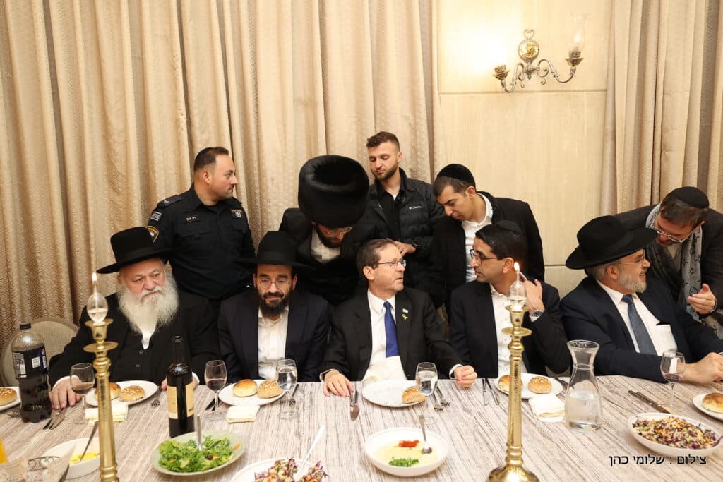 היועץ החרדי לנשיא ערך ברית לבנו - כמעט כולם התייצבו היועץ החרדי לנשיא ערך ברית לבנו - כמעט כולם התייצבו