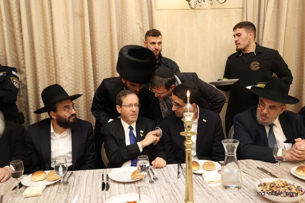 היועץ החרדי לנשיא ערך ברית לבנו - כמעט כולם התייצבו היועץ החרדי לנשיא ערך ברית לבנו - כמעט כולם התייצבו