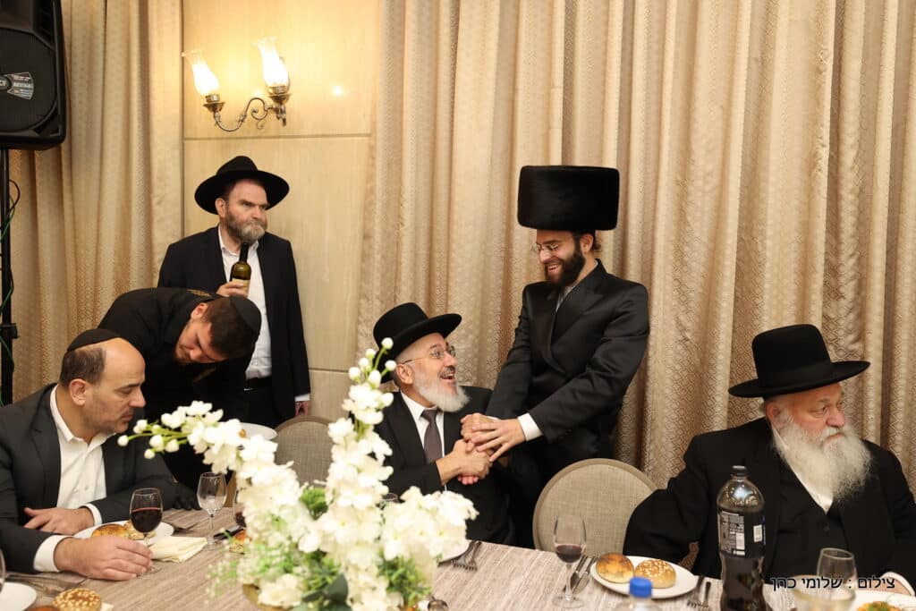 היועץ החרדי לנשיא ערך ברית לבנו - כמעט כולם התייצבו היועץ החרדי לנשיא ערך ברית לבנו - כמעט כולם התייצבו