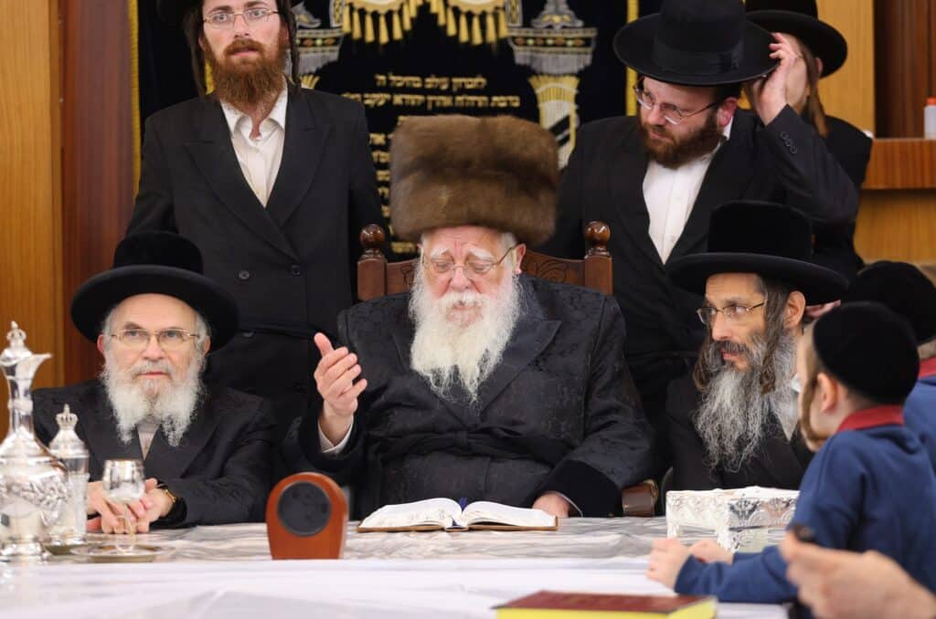 חיפה: כ"ק האדמו"ר משאץ ויז'ניץ שליט"א בהדלקת נרות חנוכה