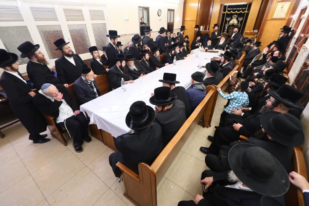 חיפה: כ"ק האדמו"ר משאץ ויז'ניץ שליט"א בהדלקת נרות חנוכה