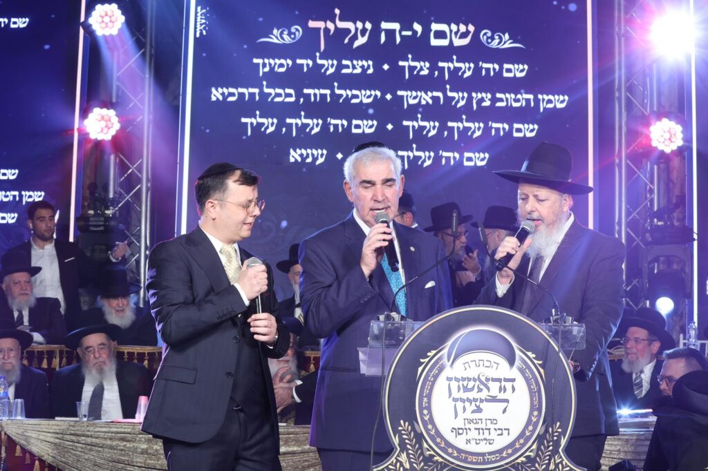 בעיר העתיקה ובבית כנסת הגדול: הגר"ד יוסף התעטר בגלימה