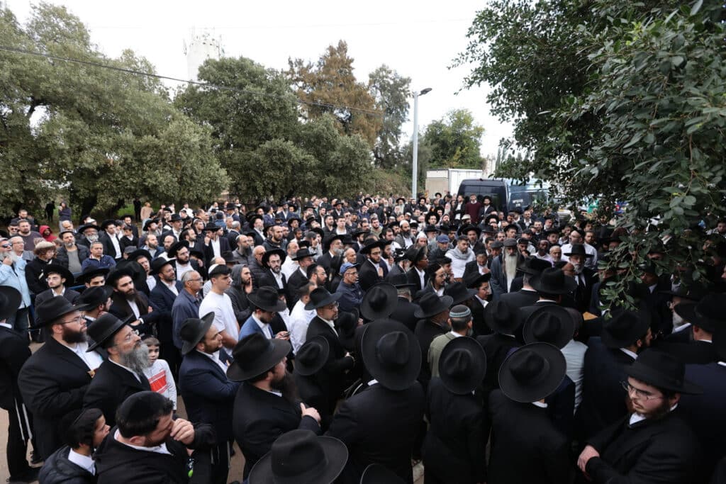 פרדס חנה: המונים ליוו למנוחות את המרא דאתרא