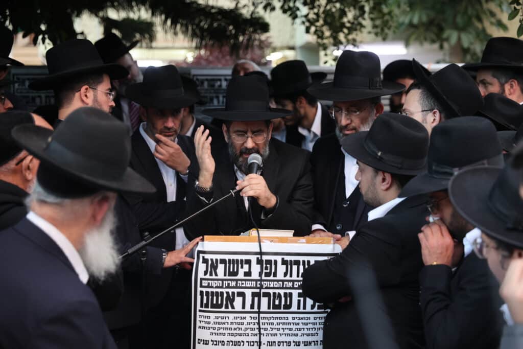 פרדס חנה: המונים ליוו למנוחות את המרא דאתרא