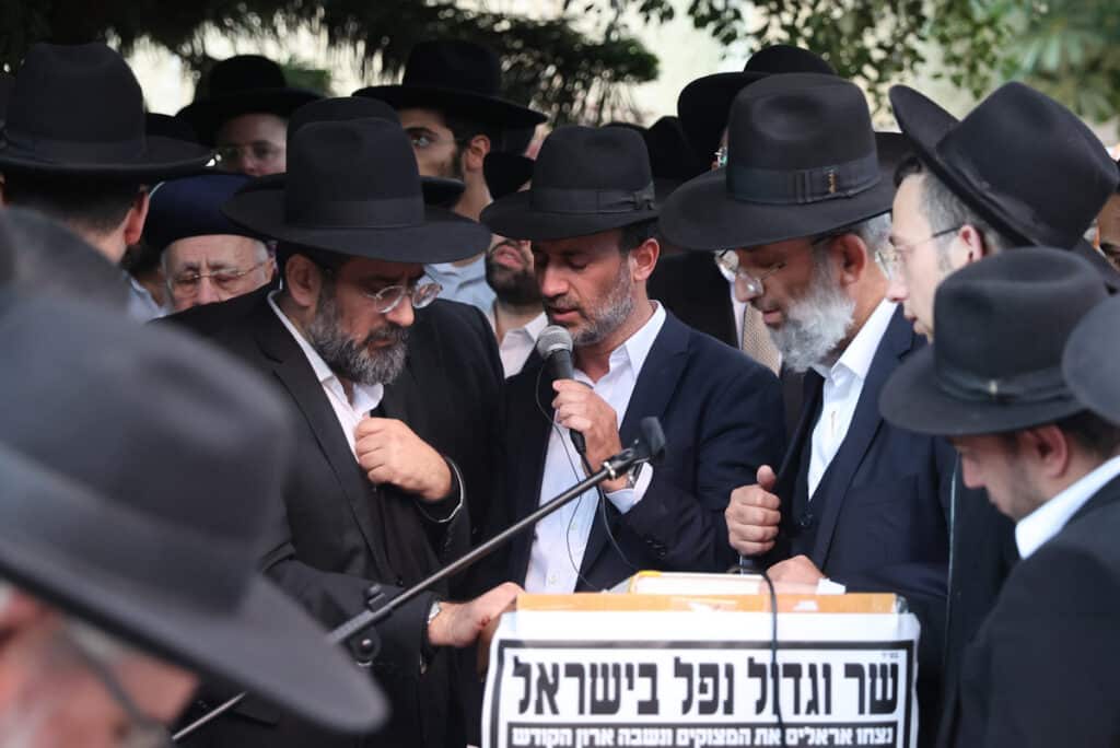 פרדס חנה: המונים ליוו למנוחות את המרא דאתרא