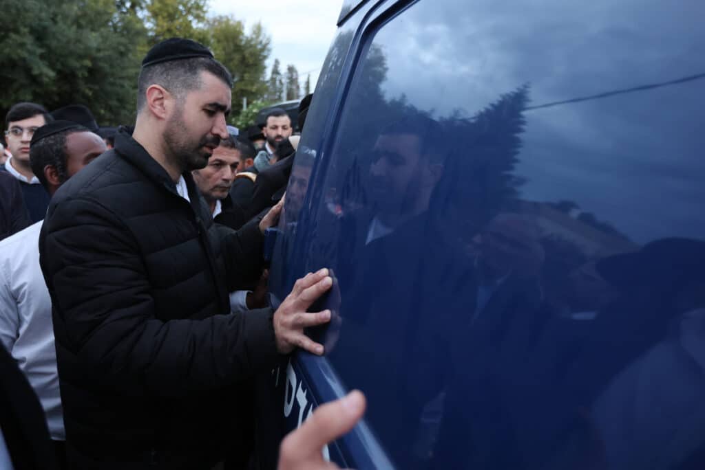 פרדס חנה: המונים ליוו למנוחות את המרא דאתרא