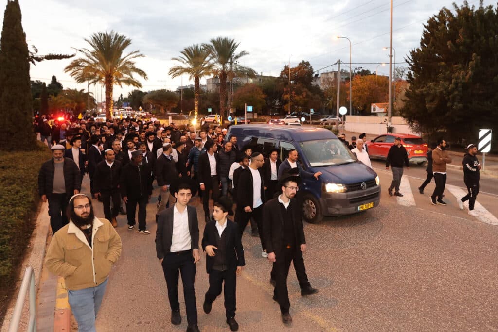 פרדס חנה: המונים ליוו למנוחות את המרא דאתרא