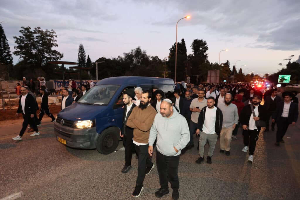 פרדס חנה: המונים ליוו למנוחות את המרא דאתרא