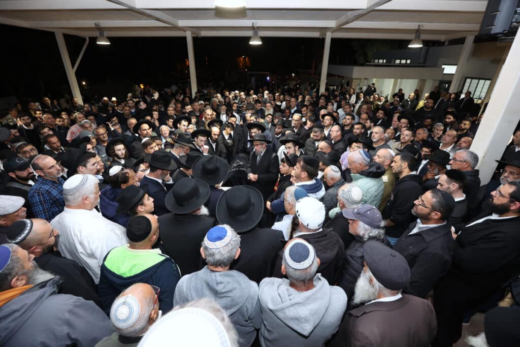 פרדס חנה: המונים ליוו למנוחות את המרא דאתרא