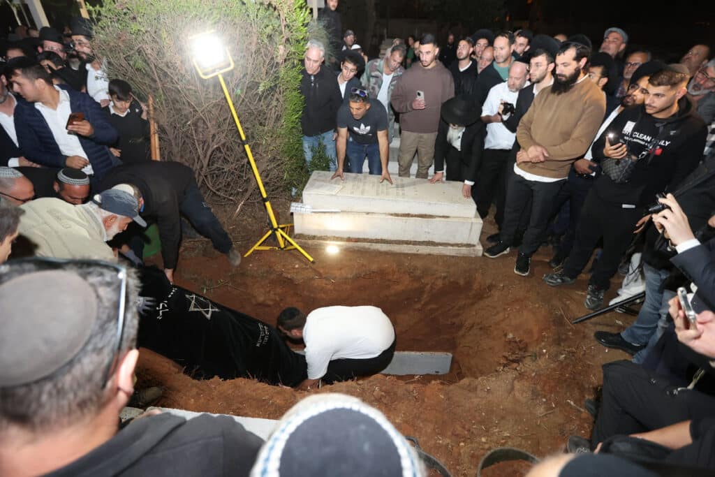 פרדס חנה: המונים ליוו למנוחות את המרא דאתרא