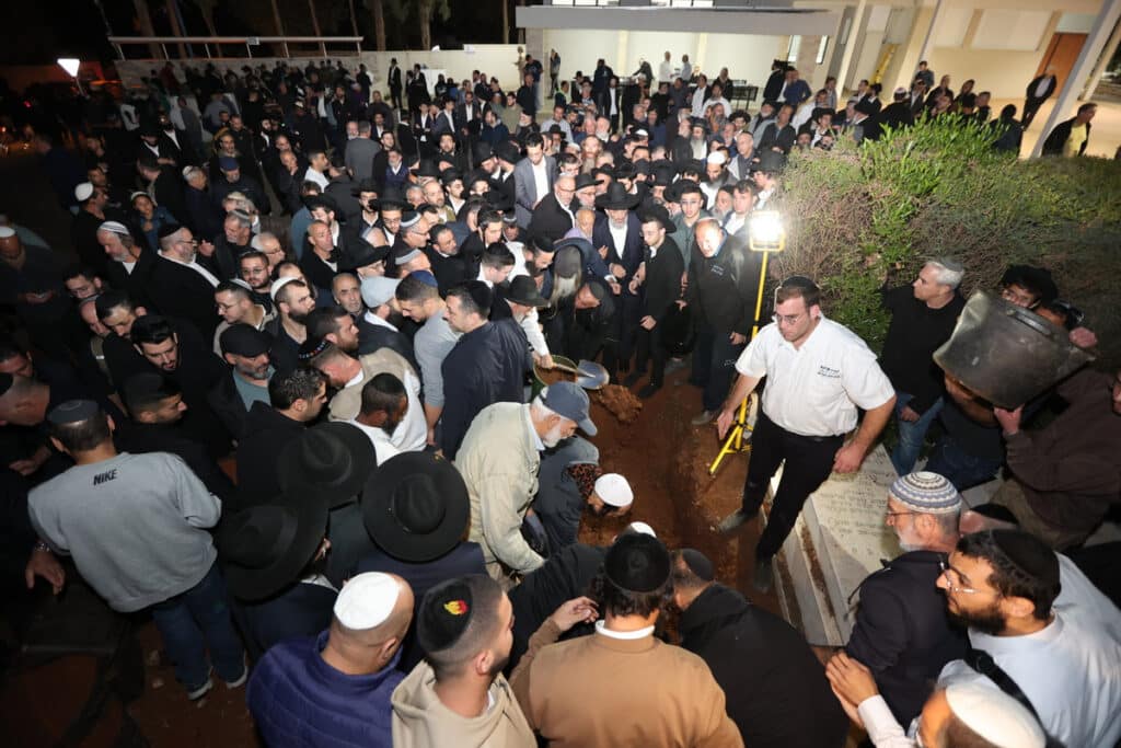 פרדס חנה: המונים ליוו למנוחות את המרא דאתרא